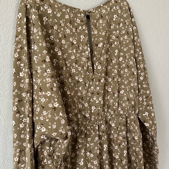 Forever 21 Romper 4X - Picture 2 of 3